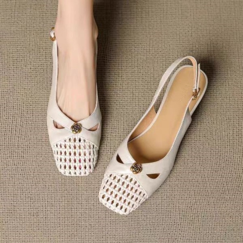 Women Shoes Model - صندل نسائي بمقدمة مغلقة على الطراز