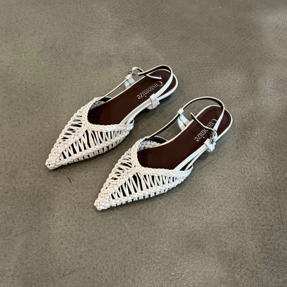 Pointed Toe Flat - صنادل نسائية منسوجة مدببة على الطراز
