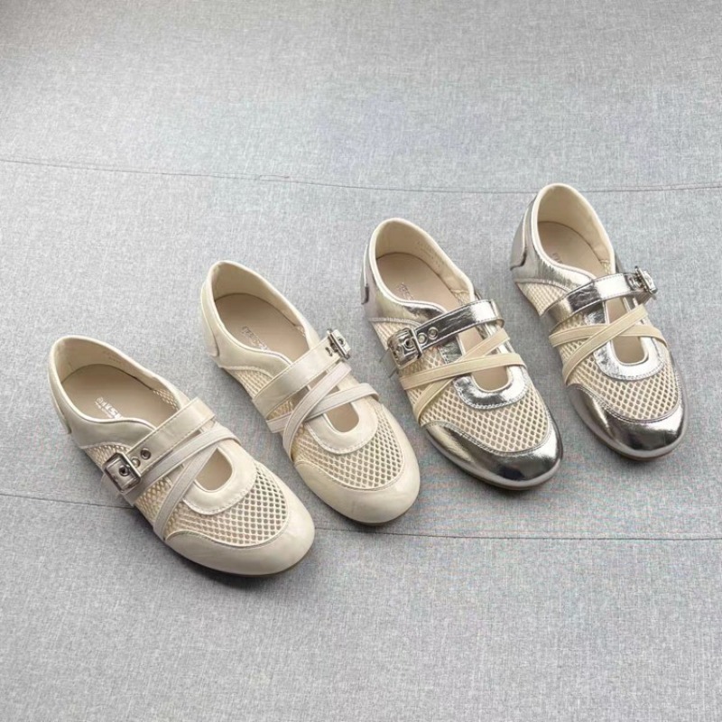 Women Shoes Casual - أحذية رياضية جديدة بتصميم منسوج مجوف
