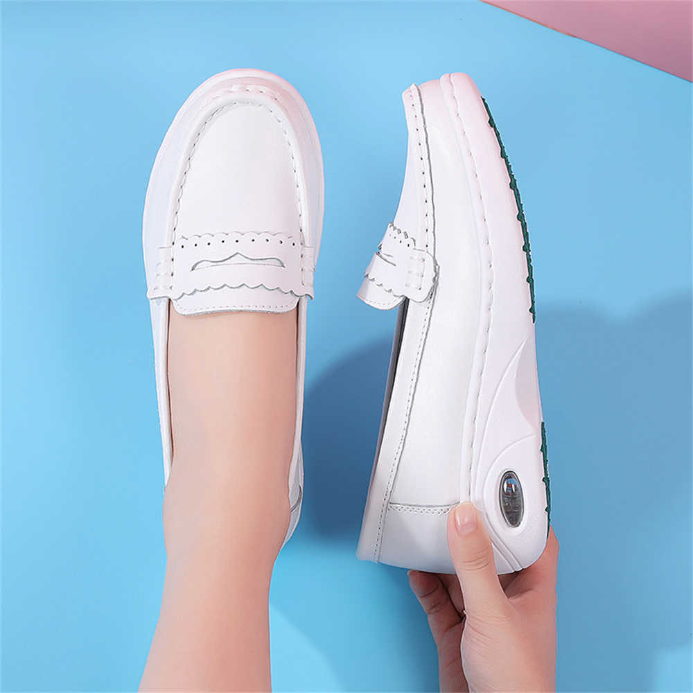 أحذية رياضية واسعة بألوان مختل - مراجعة Women Shoes Tennis وسعره