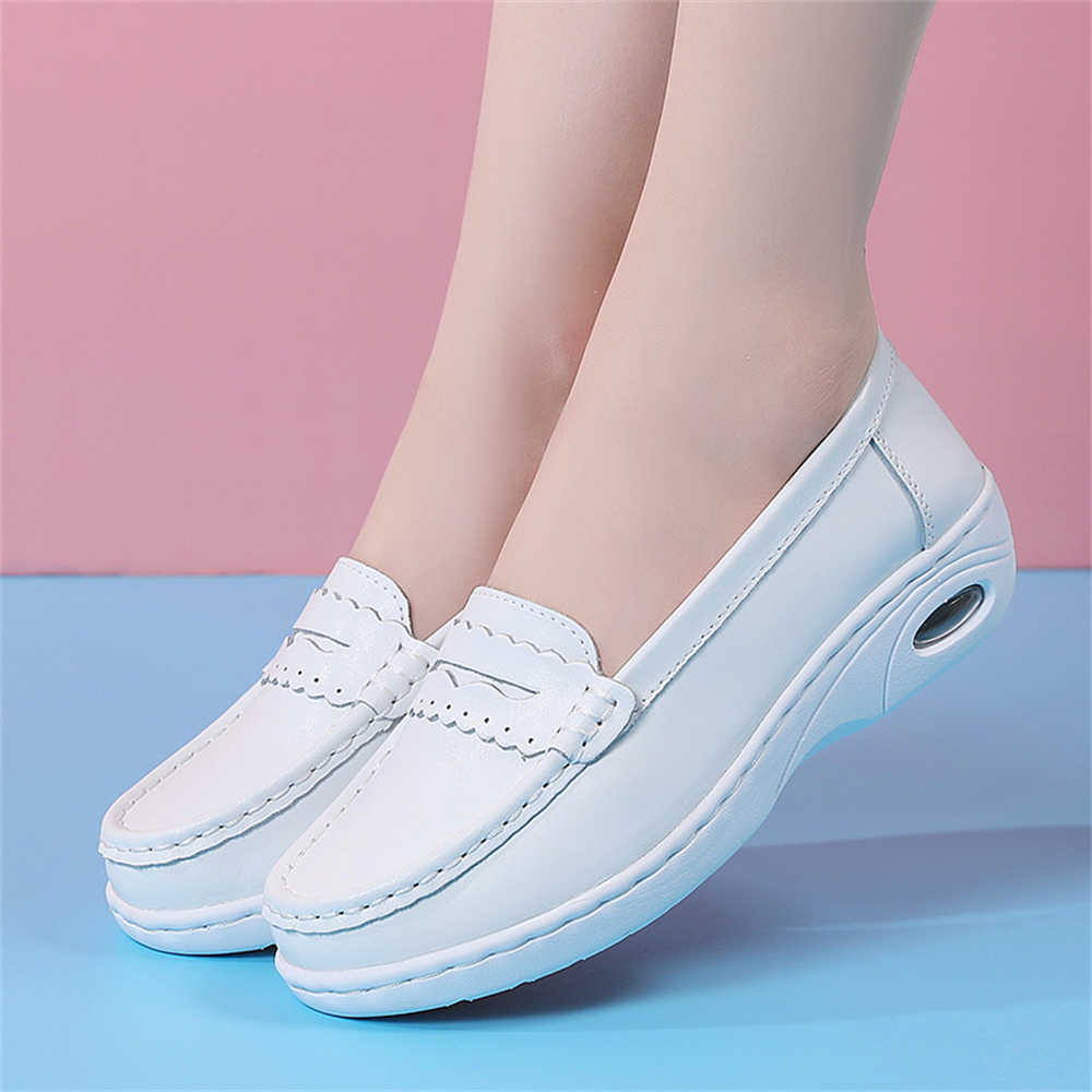 أحذية رياضية واسعة بألوان مختل - مراجعة Women Shoes Tennis وسعره
