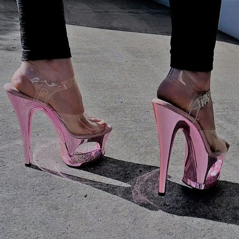 صنادل بكعب عالٍ وردي اللون مع  - مراجعة Clear Strap Heel وسعره