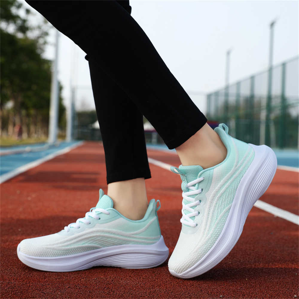 أحذية رياضية نسائية كبيرة الحج - مراجعة Women Shoes Tennis وسعره