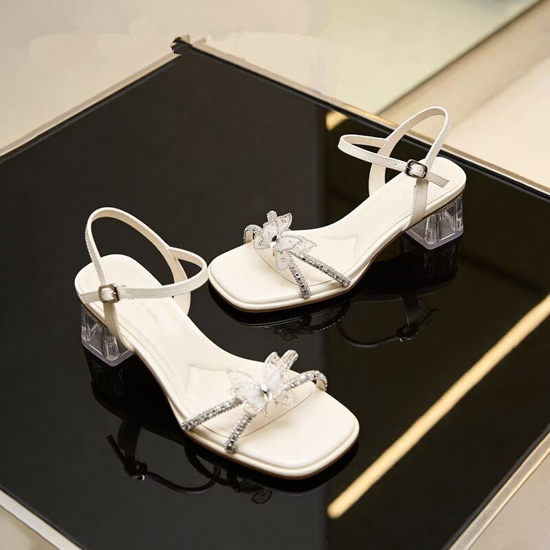 صنادل نسائية بكعب مربع مزين با - مراجعة Clear Strap Heel وسعره
