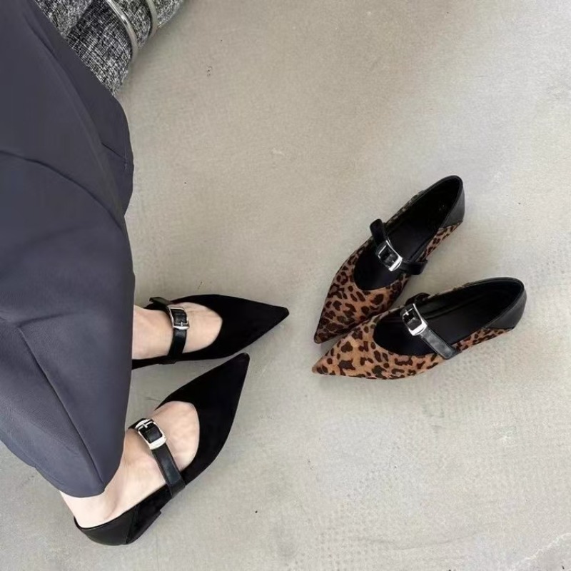 أحذية نسائية مسطحة ذات مقدمة م - مراجعة Pointed Toe Flat وسعره