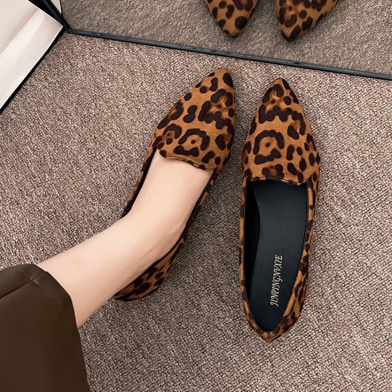 حذاء نسائي مسطح بتصميم مدبب من - مراجعة Pointed Toe Flat وسعره